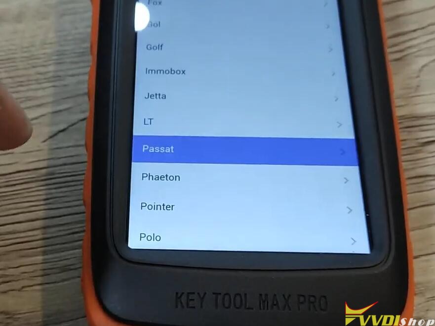 Xhorse Key Tool Max Pro Decodes VW Passat B6 PIN from Dump 8